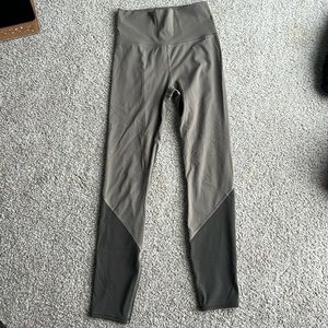 Vuori leggings tan and green